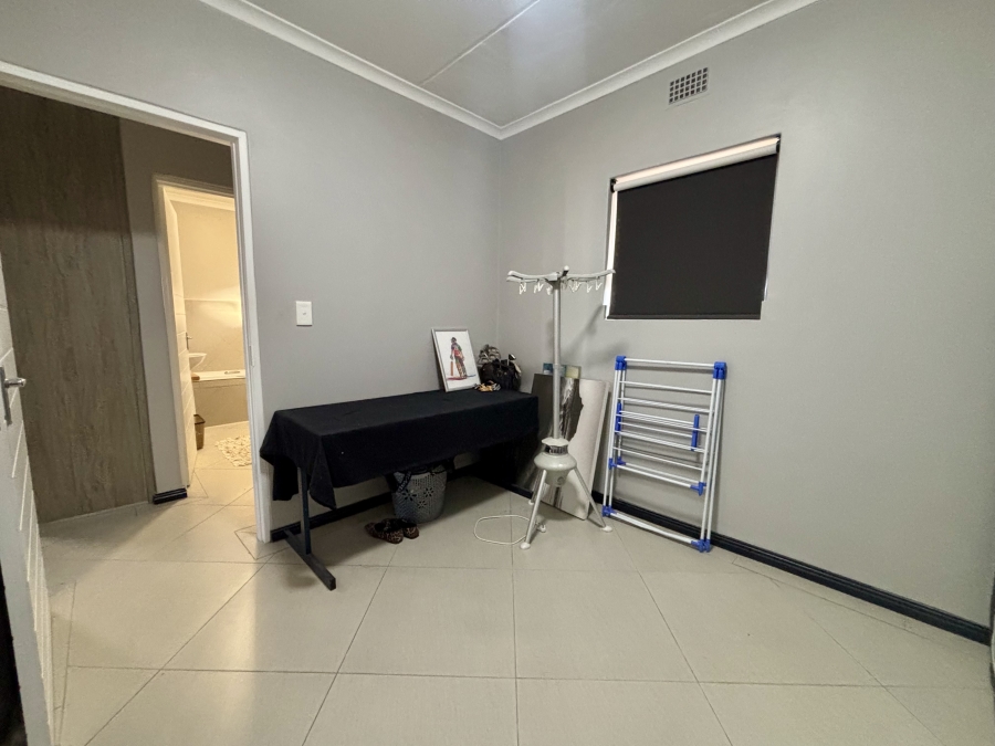 To Let 2 Bedroom Property for Rent in Buh Rein Estate Western Cape
